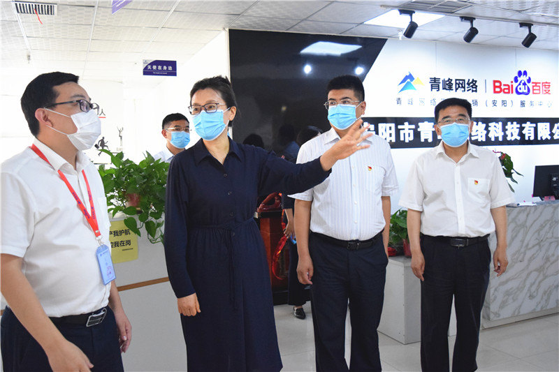 河南省委網(wǎng)信辦主任郭巖松，安陽(yáng)市委常委、宣傳部部長(zhǎng)王樸，安陽(yáng)市委網(wǎng)信辦主任路玉軍等一行人蒞臨安陽(yáng)青峰網(wǎng)絡(luò)指導(dǎo)工作！